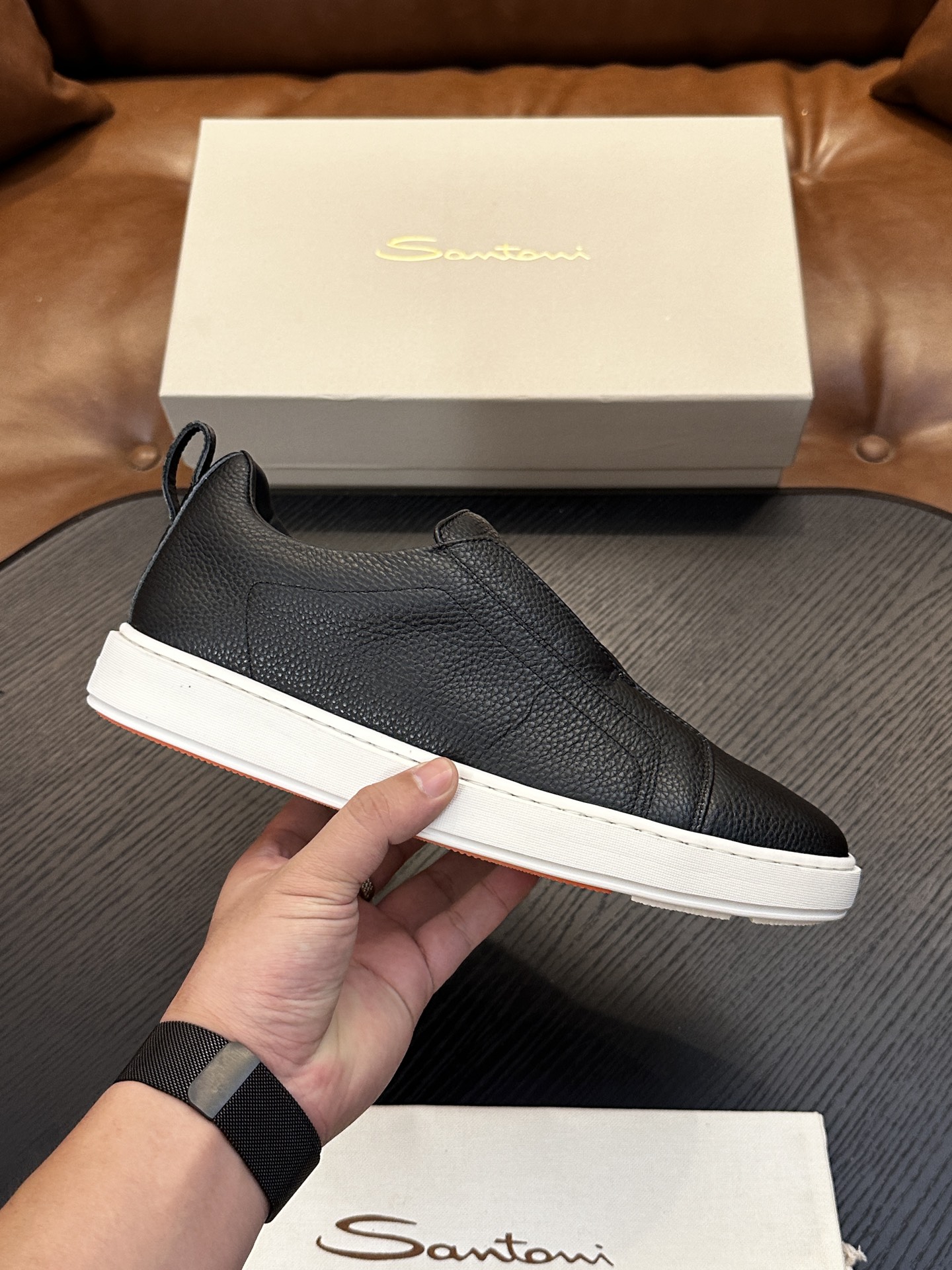 🌾Santoni(圣东尼）意大利男士手工小牛皮鞋出货！这个意大利纯手工鞋履品牌的每一双鞋设计简洁经典，上脚非常舒适百搭！