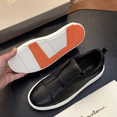 🌾Santoni(圣东尼)意大利男士手工小牛皮鞋出货!这个意大利纯手工鞋履品牌的每一双鞋设计简洁经典,上脚非常舒适百搭! 🌾Santoni(圣东尼)意大利男士手工小牛皮鞋出货!这个意大利纯手工鞋履品牌的每一双鞋设计简洁经典,上脚非常舒适百搭!