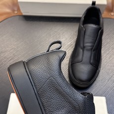 🌾Santoni(圣东尼)意大利男士手工小牛皮鞋出货!这个意大利纯手工鞋履品牌的每一双鞋设计简洁经典,上脚非常舒适百搭! 🌾Santoni(圣东尼)意大利男士手工小牛皮鞋出货!这个意大利纯手工鞋履品牌的每一双鞋设计简洁经典,上脚非常舒适百搭!