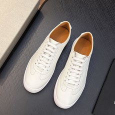 【新款】GIORGIOARMANI(乔治阿玛尼主线)绒面革撞色后跟运动鞋 此款GIORGIOARMANI休闲鞋打造舒适轻 【新款】GIORGIOARMANI(乔治阿玛尼主线)绒面革撞色后跟运动鞋 此款GIORGIOARMANI休闲鞋打造舒适轻