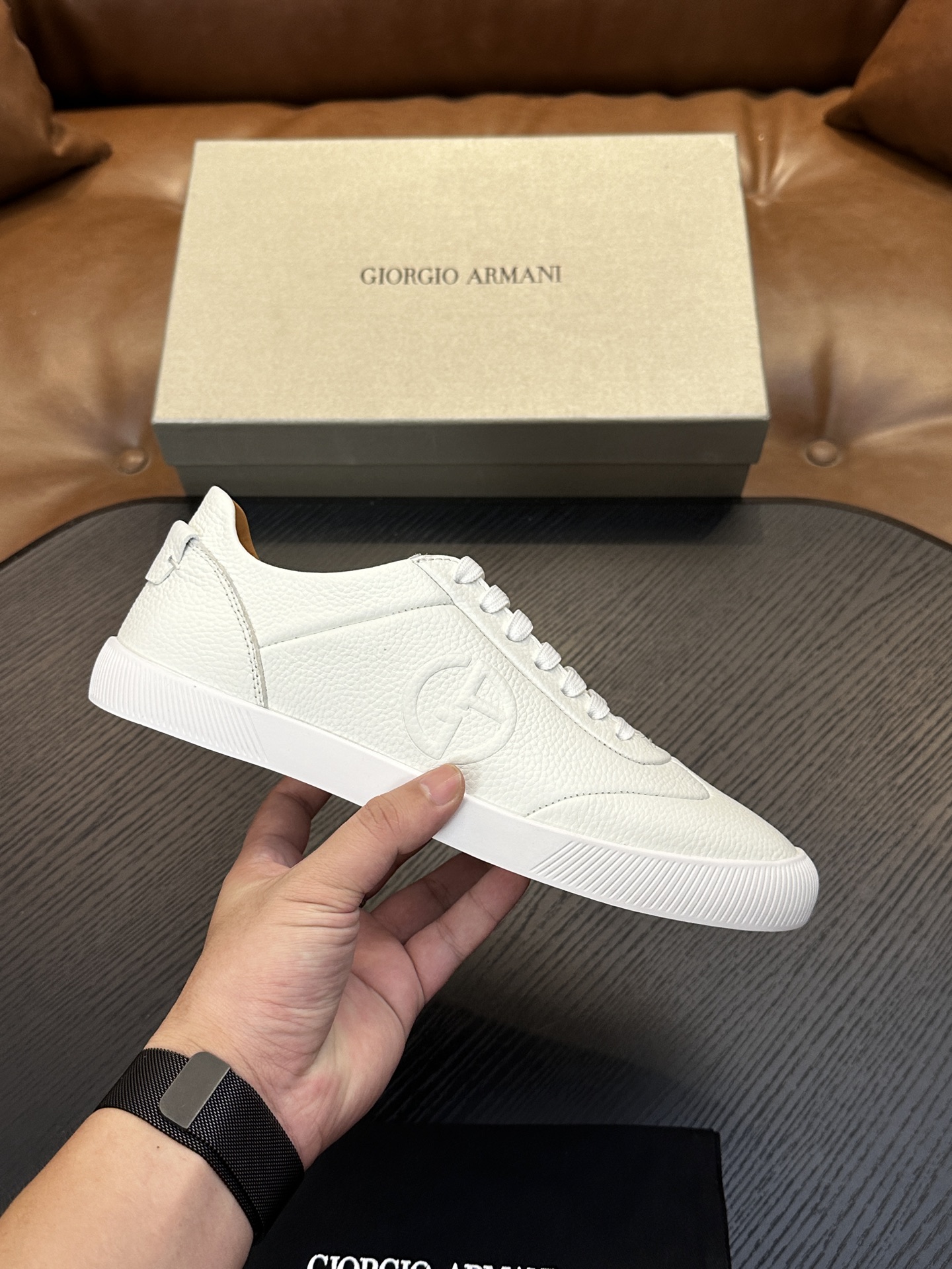 【新款】GIORGIOARMANI（乔治阿玛尼主线）绒面革撞色后跟运动鞋 此款GIORGIOARMANI休闲鞋打造舒适轻