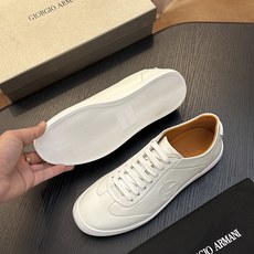 【新款】GIORGIOARMANI(乔治阿玛尼主线)绒面革撞色后跟运动鞋 此款GIORGIOARMANI休闲鞋打造舒适轻 【新款】GIORGIOARMANI(乔治阿玛尼主线)绒面革撞色后跟运动鞋 此款GIORGIOARMANI休闲鞋打造舒适轻