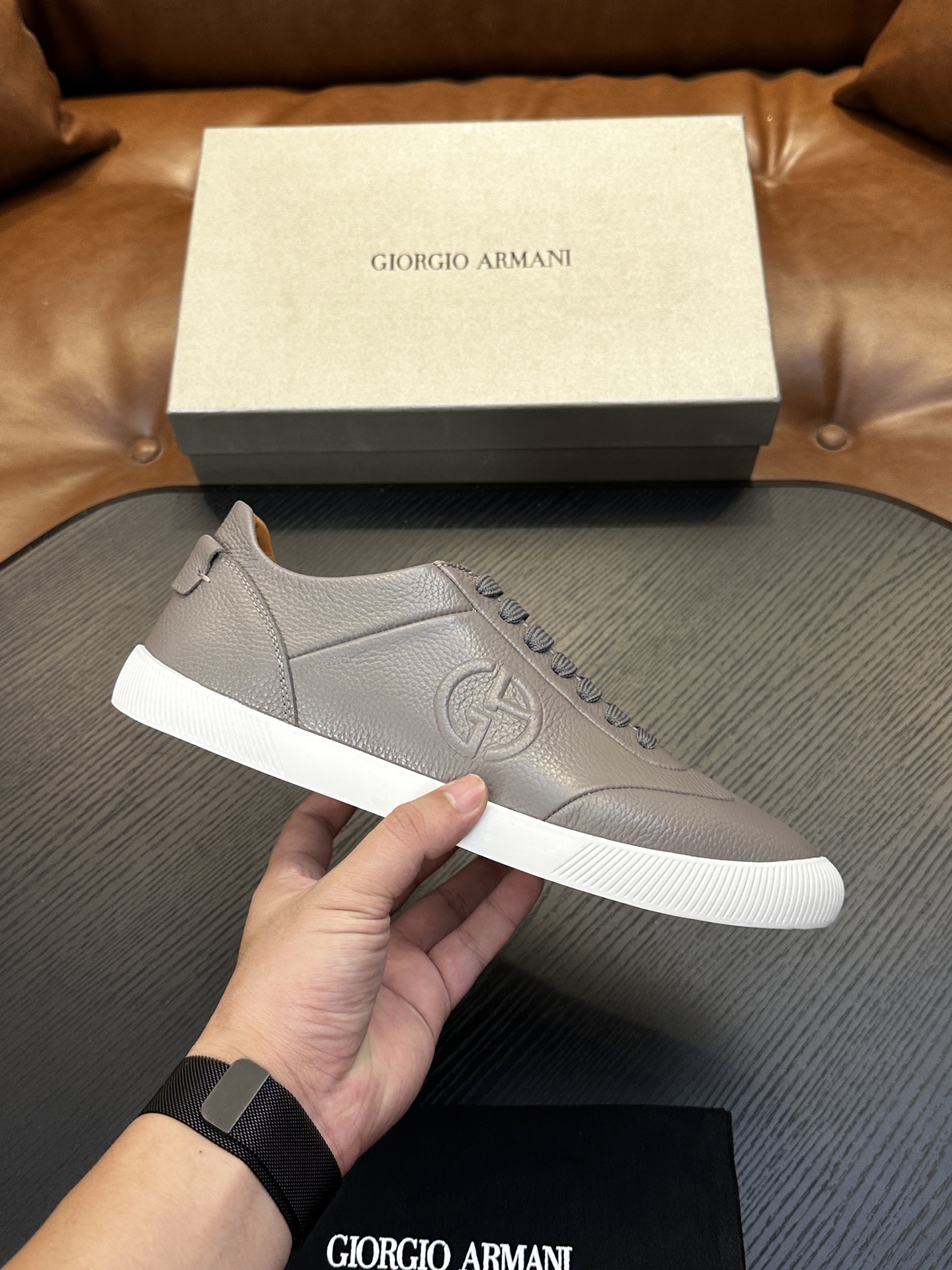 【新款】GIORGIOARMANI（乔治阿玛尼主线）绒面革撞色后跟运动鞋 此款GIORGIOARMANI休闲鞋打造舒适轻