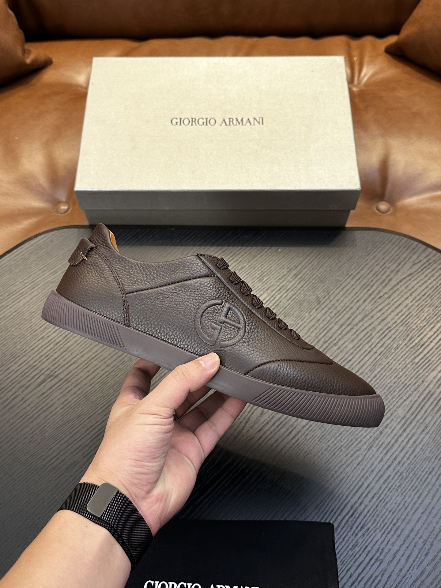 【新款】GIORGIOARMANI（乔治阿玛尼主线）绒面革撞色后跟运动鞋 此款GIORGIOARMANI休闲鞋打造舒适轻