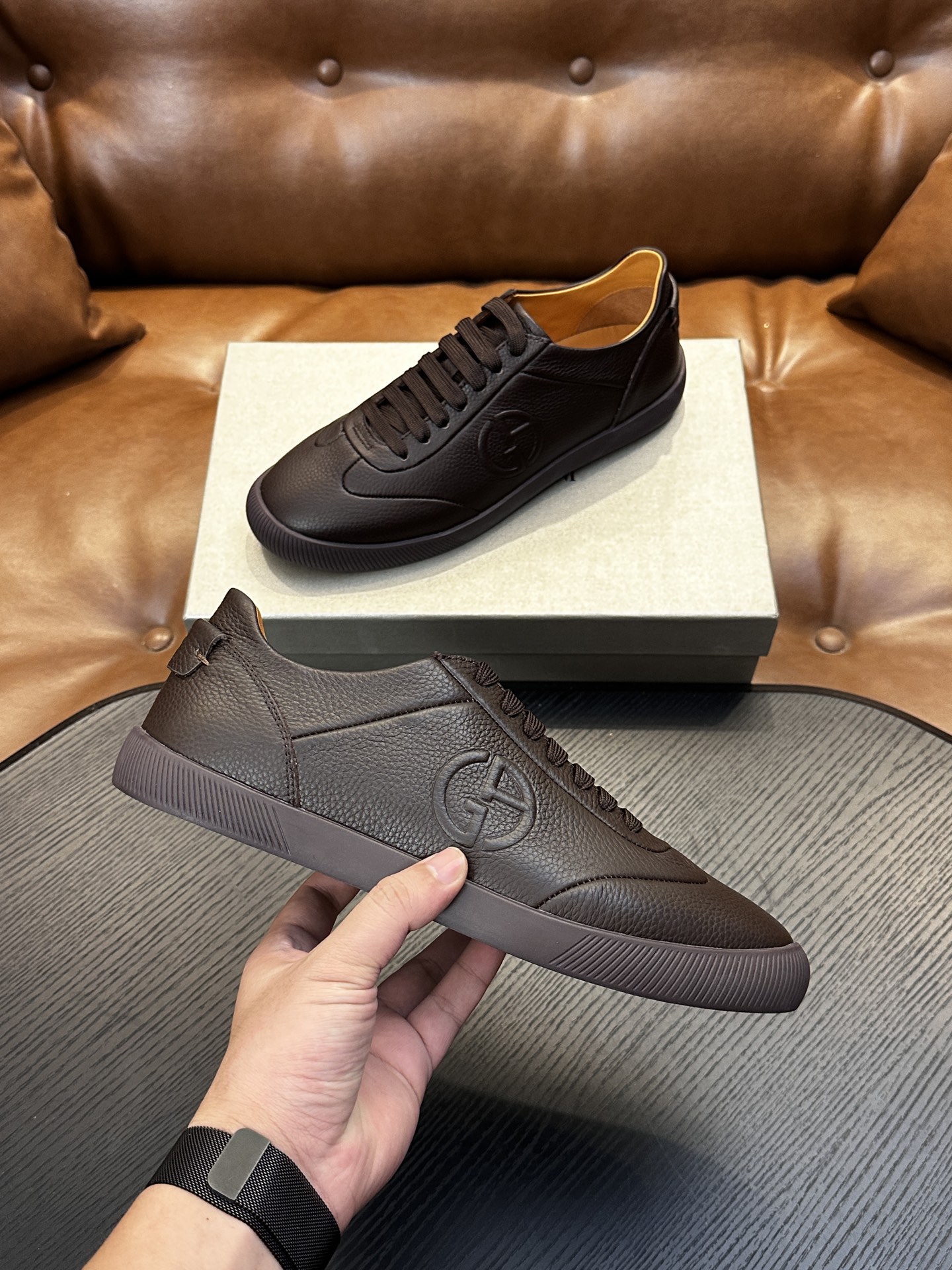 【新款】GIORGIOARMANI(乔治阿玛尼主线)绒面革撞色后跟运动鞋 此款GIORGIOARMANI休闲鞋打造舒适轻 【新款】GIORGIOARMANI(乔治阿玛尼主线)绒面革撞色后跟运动鞋 此款GIORGIOARMANI休闲鞋打造舒适轻
