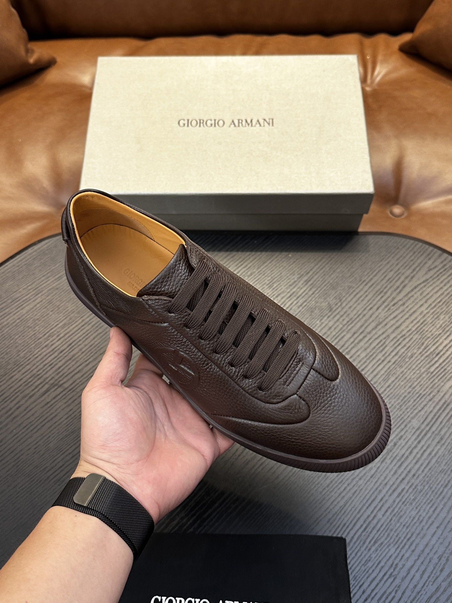 【新款】GIORGIOARMANI(乔治阿玛尼主线)绒面革撞色后跟运动鞋 此款GIORGIOARMANI休闲鞋打造舒适轻 【新款】GIORGIOARMANI(乔治阿玛尼主线)绒面革撞色后跟运动鞋 此款GIORGIOARMANI休闲鞋打造舒适轻