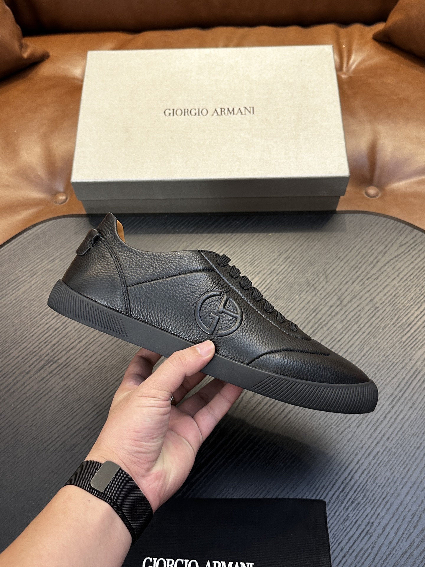 【新款】GIORGIOARMANI（乔治阿玛尼主线）绒面革撞色后跟运动鞋 此款GIORGIOARMANI休闲鞋打造舒适轻