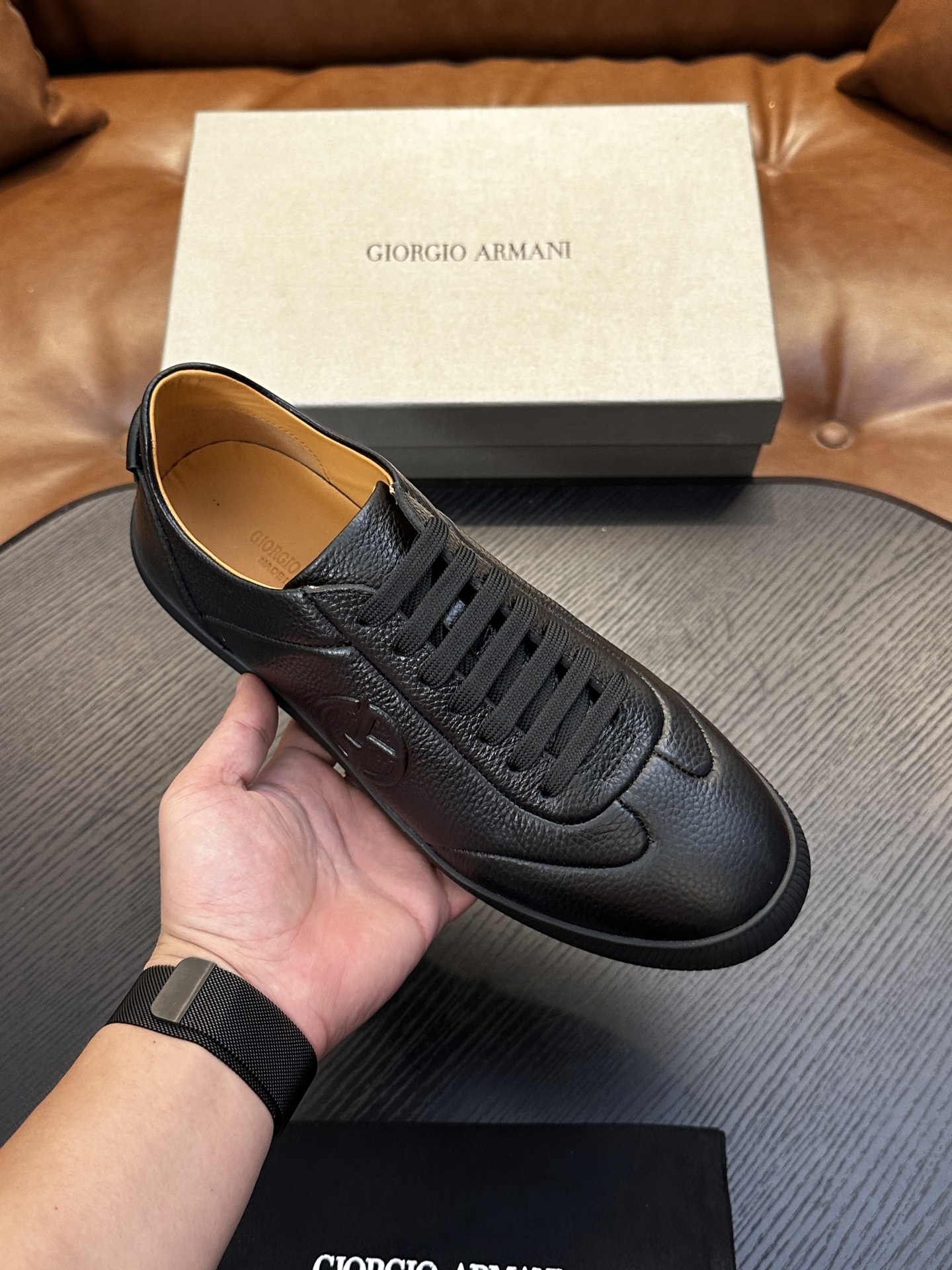 【新款】GIORGIOARMANI（乔治阿玛尼主线）绒面革撞色后跟运动鞋 此款GIORGIOARMANI休闲鞋打造舒适轻