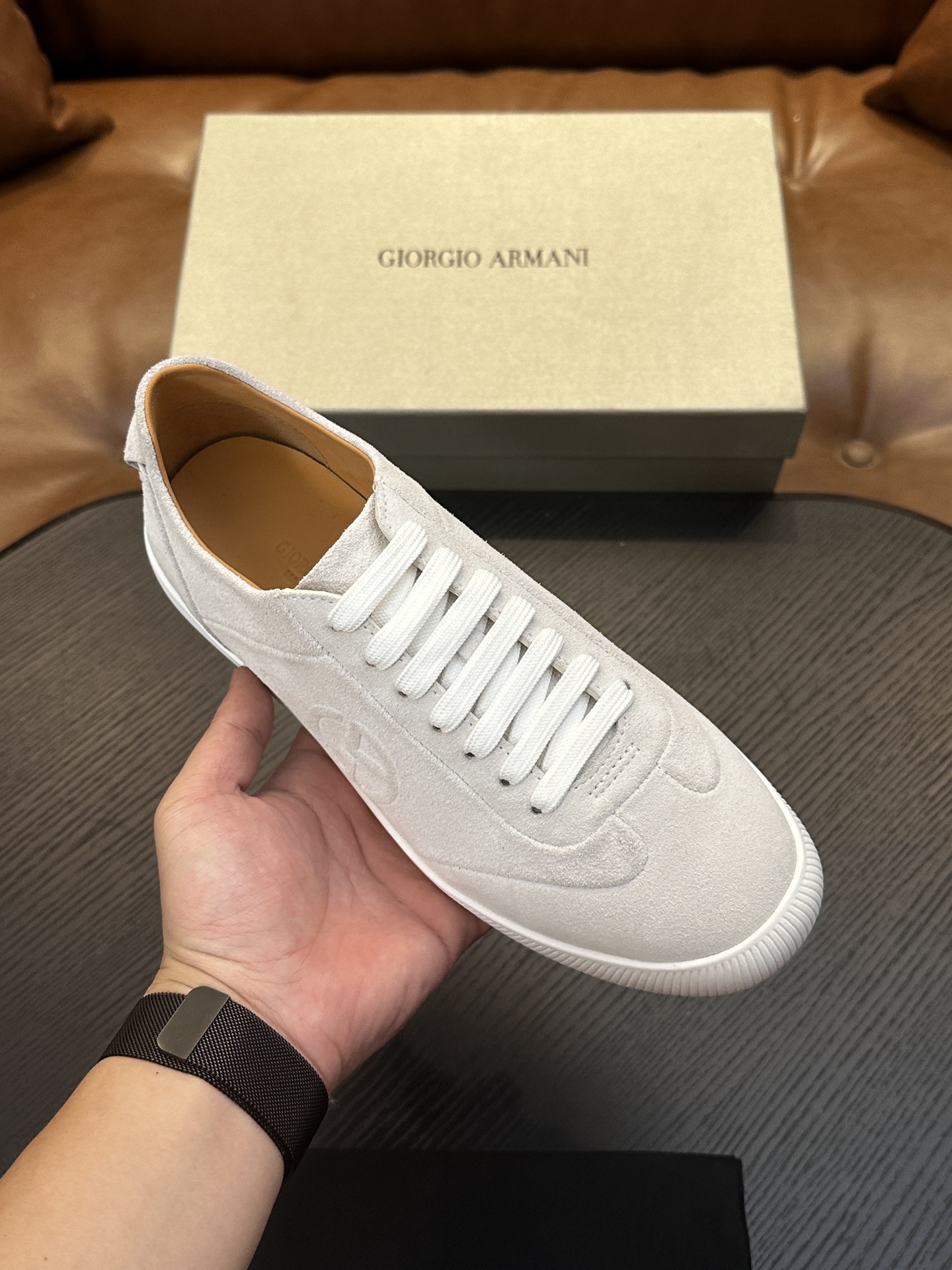【新款】GIORGIOARMANI(乔治阿玛尼主线)绒面革撞色后跟运动鞋 此款GIORGIOARMANI休闲鞋打造舒适轻 【新款】GIORGIOARMANI(乔治阿玛尼主线)绒面革撞色后跟运动鞋 此款GIORGIOARMANI休闲鞋打造舒适轻