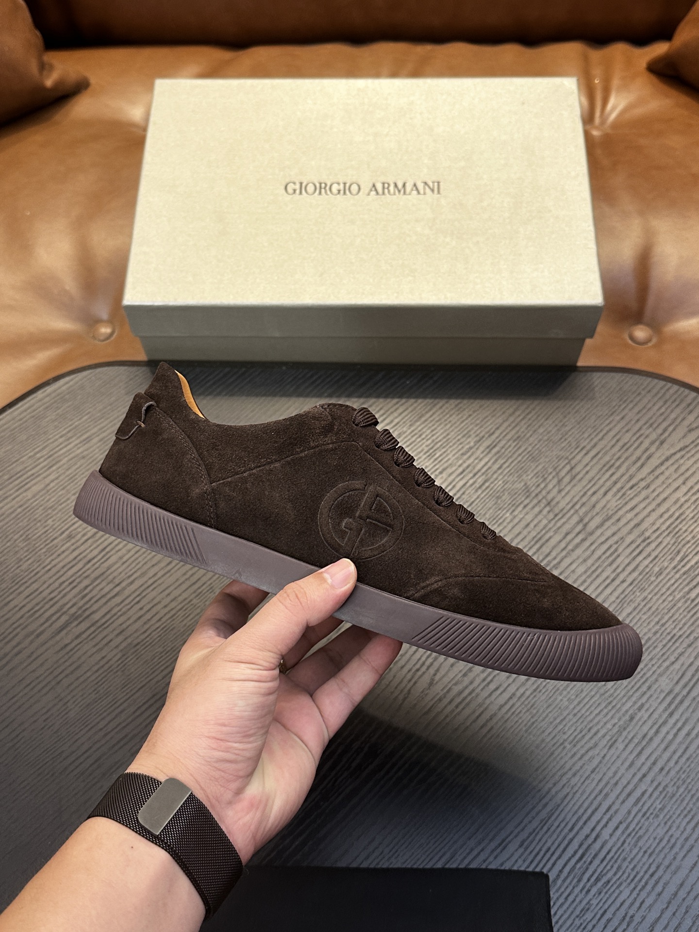 【新款】GIORGIOARMANI（乔治阿玛尼主线）绒面革撞色后跟运动鞋 此款GIORGIOARMANI休闲鞋打造舒适轻
