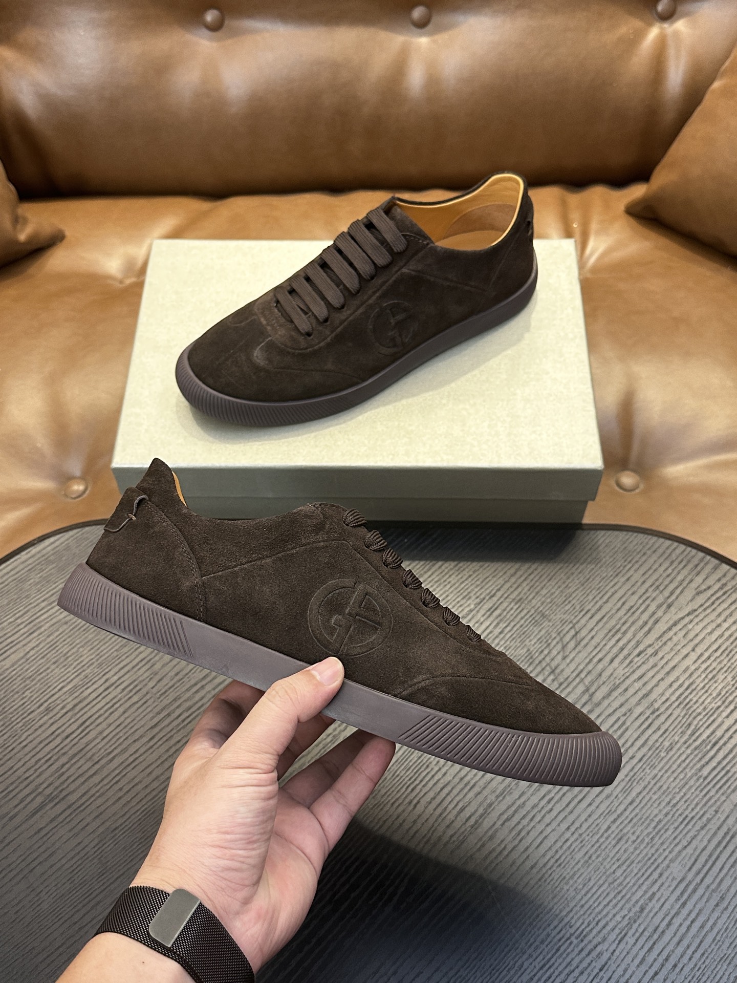 【新款】GIORGIOARMANI（乔治阿玛尼主线）绒面革撞色后跟运动鞋 此款GIORGIOARMANI休闲鞋打造舒适轻