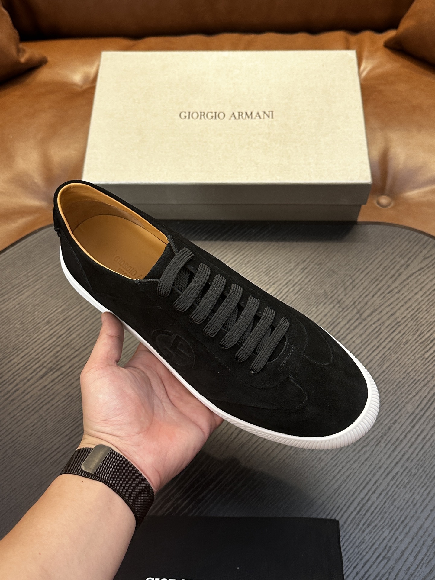 【新款】GIORGIOARMANI（乔治阿玛尼主线）绒面革撞色后跟运动鞋 此款GIORGIOARMANI休闲鞋打造舒适轻
