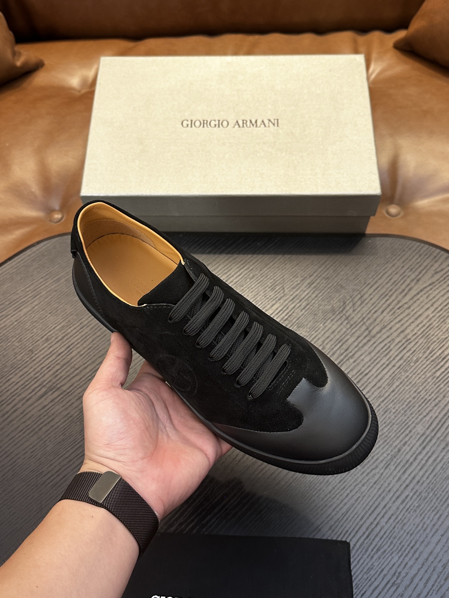 【新款】GIORGIOARMANI（乔治阿玛尼主线）绒面革撞色后跟运动鞋 此款GIORGIOARMANI休闲鞋打造舒适轻