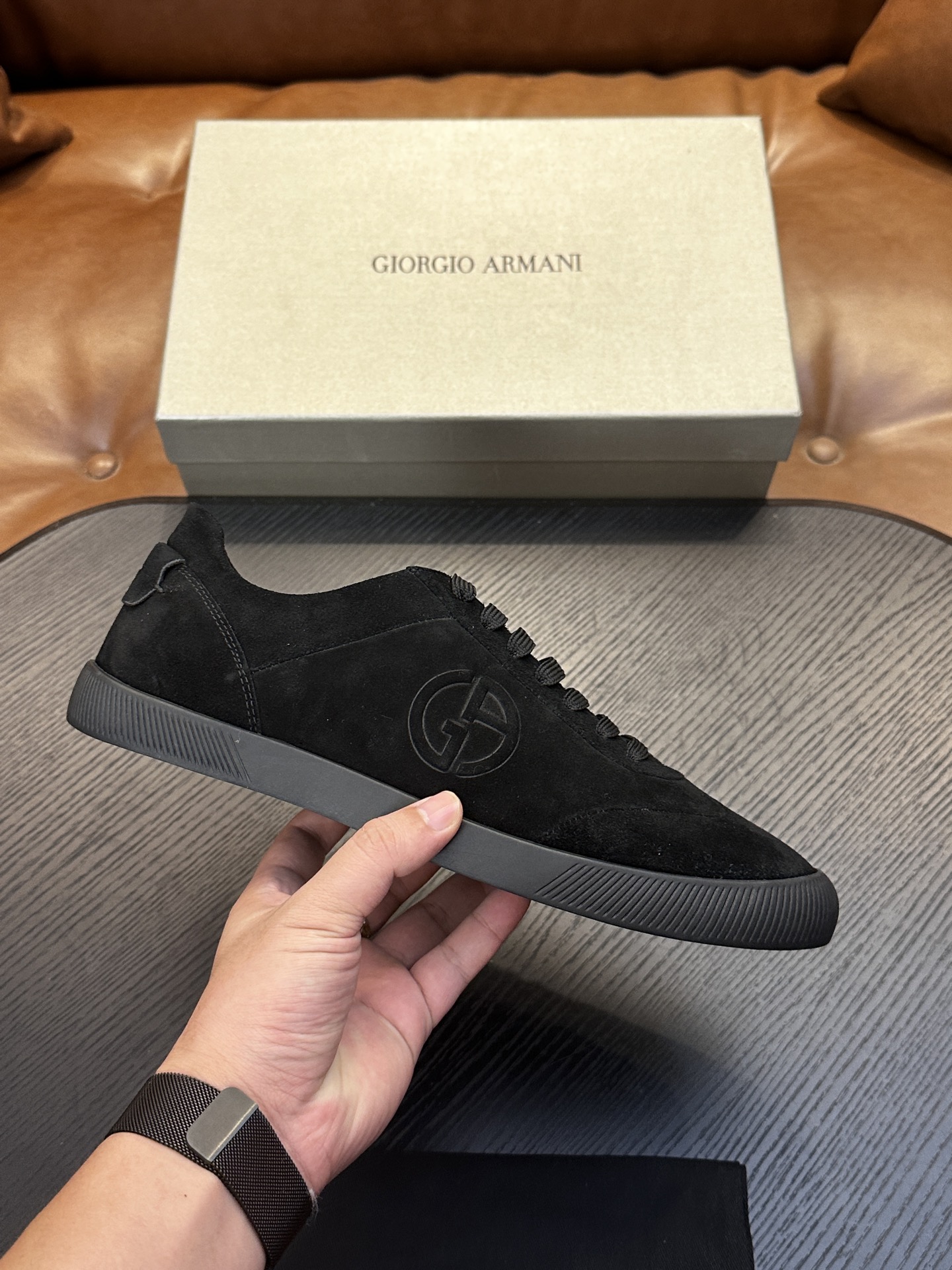 【新款】GIORGIOARMANI（乔治阿玛尼主线）绒面革撞色后跟运动鞋 此款GIORGIOARMANI休闲鞋打造舒适轻