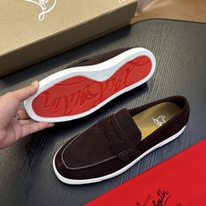 (定做不退换)Christian Louboutin(红底鞋)意大利男士休闲板鞋出货!这个意大利纯手工鞋履品牌的每一双鞋 (定做不退换)Christian Louboutin(红底鞋)意大利男士休闲板鞋出货!这个意大利纯手工鞋履品牌的每一双鞋