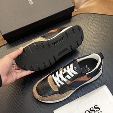 新款boss男士休闲男凉拖鞋 此款boss凉拖鞋鞋面料采用意大利进口牛皮内里和鞋垫皮也是同等级皮革 减肥脚廋都可以驾驭 新款boss男士休闲男凉拖鞋 此款boss凉拖鞋鞋面料采用意大利进口牛皮内里和鞋垫皮也是同等级皮革 减肥脚廋都可以驾驭