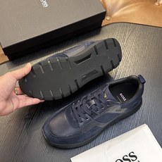 新款boss男士休闲男凉拖鞋 此款boss凉拖鞋鞋面料采用意大利进口牛皮内里和鞋垫皮也是同等级皮革 减肥脚廋都可以驾驭 新款boss男士休闲男凉拖鞋 此款boss凉拖鞋鞋面料采用意大利进口牛皮内里和鞋垫皮也是同等级皮革 减肥脚廋都可以驾驭