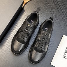新款boss男士休闲男凉拖鞋 此款boss凉拖鞋鞋面料采用意大利进口牛皮内里和鞋垫皮也是同等级皮革 减肥脚廋都可以驾驭 新款boss男士休闲男凉拖鞋 此款boss凉拖鞋鞋面料采用意大利进口牛皮内里和鞋垫皮也是同等级皮革 减肥脚廋都可以驾驭