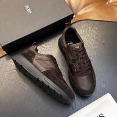 新款boss男士休闲男凉拖鞋 此款boss凉拖鞋鞋面料采用意大利进口牛皮内里和鞋垫皮也是同等级皮革 减肥脚廋都可以驾驭 新款boss男士休闲男凉拖鞋 此款boss凉拖鞋鞋面料采用意大利进口牛皮内里和鞋垫皮也是同等级皮革 减肥脚廋都可以驾驭