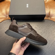 新款boss男士休闲男凉拖鞋 此款boss凉拖鞋鞋面料采用意大利进口牛皮内里和鞋垫皮也是同等级皮革 减肥脚廋都可以驾驭 新款boss男士休闲男凉拖鞋 此款boss凉拖鞋鞋面料采用意大利进口牛皮内里和鞋垫皮也是同等级皮革 减肥脚廋都可以驾驭