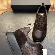 新款boss男士休闲男凉拖鞋 此款boss凉拖鞋鞋面料采用意大利进口牛皮内里和鞋垫皮也是同等级皮革 减肥脚廋都可以驾驭 新款boss男士休闲男凉拖鞋 此款boss凉拖鞋鞋面料采用意大利进口牛皮内里和鞋垫皮也是同等级皮革 减肥脚廋都可以驾驭