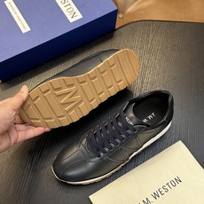 J.M.WESTON经典款慢跑鞋,男士系带休闲鞋运动鞋,隆重推出新秀。 关于J.M. Weston,1891年创立于法国 J.M.WESTON经典款慢跑鞋,男士系带休闲鞋运动鞋,隆重推出新秀。 关于J.M. Weston,1891年创立于法国