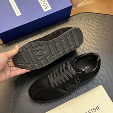 J.M.WESTON经典款慢跑鞋,男士系带休闲鞋运动鞋,隆重推出新秀。 关于J.M. Weston,1891年创立于法国 J.M.WESTON经典款慢跑鞋,男士系带休闲鞋运动鞋,隆重推出新秀。 关于J.M. Weston,1891年创立于法国