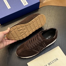 J.M.WESTON经典款慢跑鞋,男士系带休闲鞋运动鞋,隆重推出新秀。 关于J.M. Weston,1891年创立于法国 J.M.WESTON经典款慢跑鞋,男士系带休闲鞋运动鞋,隆重推出新秀。 关于J.M. Weston,1891年创立于法国