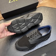 Zilli意大利男士手工小牛皮鞋出货!这个意大利纯手工鞋履品牌的每一双鞋设计简洁经典,上脚非常舒适百搭! 用“新贵”来形 Zilli意大利男士手工小牛皮鞋出货!这个意大利纯手工鞋履品牌的每一双鞋设计简洁经典,上脚非常舒适百搭! 用“新贵”来形