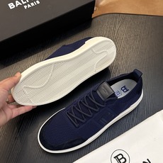 BALMAIN巴尔曼B-Skate运动鞋 B-Skate 多材质拼接撞色运动鞋 ,鞋面饰有黑色鞋带,皮革拼接鞋舌点缀 B BALMAIN巴尔曼B-Skate运动鞋 B-Skate 多材质拼接撞色运动鞋 ,鞋面饰有黑色鞋带,皮革拼接鞋舌点缀 B