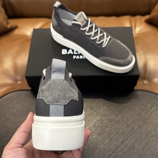 BALMAIN巴尔曼B-Skate运动鞋 B-Skate 多材质拼接撞色运动鞋 ,鞋面饰有黑色鞋带,皮革拼接鞋舌点缀 B BALMAIN巴尔曼B-Skate运动鞋 B-Skate 多材质拼接撞色运动鞋 ,鞋面饰有黑色鞋带,皮革拼接鞋舌点缀 B