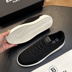 BALMAIN巴尔曼B-Skate运动鞋 B-Skate 多材质拼接撞色运动鞋 ,鞋面饰有黑色鞋带,皮革拼接鞋舌点缀 B BALMAIN巴尔曼B-Skate运动鞋 B-Skate 多材质拼接撞色运动鞋 ,鞋面饰有黑色鞋带,皮革拼接鞋舌点缀 B