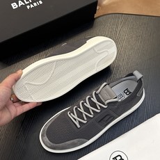 BALMAIN巴尔曼B-Skate运动鞋 B-Skate 多材质拼接撞色运动鞋 ,鞋面饰有黑色鞋带,皮革拼接鞋舌点缀 B BALMAIN巴尔曼B-Skate运动鞋 B-Skate 多材质拼接撞色运动鞋 ,鞋面饰有黑色鞋带,皮革拼接鞋舌点缀 B