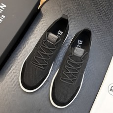 BALMAIN巴尔曼B-Skate运动鞋 B-Skate 多材质拼接撞色运动鞋 ,鞋面饰有黑色鞋带,皮革拼接鞋舌点缀 B BALMAIN巴尔曼B-Skate运动鞋 B-Skate 多材质拼接撞色运动鞋 ,鞋面饰有黑色鞋带,皮革拼接鞋舌点缀 B