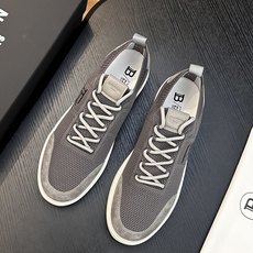BALMAIN巴尔曼B-Skate运动鞋 B-Skate 多材质拼接撞色运动鞋 ,鞋面饰有黑色鞋带,皮革拼接鞋舌点缀 B BALMAIN巴尔曼B-Skate运动鞋 B-Skate 多材质拼接撞色运动鞋 ,鞋面饰有黑色鞋带,皮革拼接鞋舌点缀 B