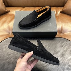新款boss男士休闲男凉拖鞋 此款boss凉拖鞋鞋面料采用意大利进口牛皮内里和鞋垫皮也是同等级皮革 减肥脚廋都可以驾驭 新款boss男士休闲男凉拖鞋 此款boss凉拖鞋鞋面料采用意大利进口牛皮内里和鞋垫皮也是同等级皮革 减肥脚廋都可以驾驭