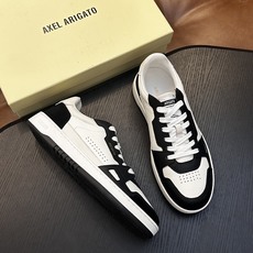 Axel Arigato 牛皮低帮运动鞋 本款运动鞋采用进口反绒小牛皮、对比边饰、圆头、正面系带、橡胶平底、鞋垫饰有标志 Axel Arigato 牛皮低帮运动鞋 本款运动鞋采用进口反绒小牛皮、对比边饰、圆头、正面系带、橡胶平底、鞋垫饰有标志