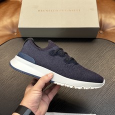 Brunello Cucinelli针织运动鞋珍贵纱启发了新运动鞋的设计,全棉针织鞋面以现代方式诠释经典款式。半抛光小牛 Brunello Cucinelli针织运动鞋珍贵纱启发了新运动鞋的设计,全棉针织鞋面以现代方式诠释经典款式。半抛光小牛