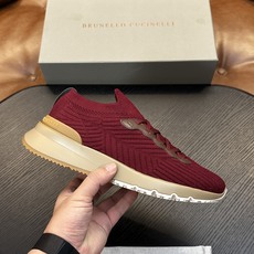 Brunello Cucinelli针织运动鞋珍贵纱启发了新运动鞋的设计,全棉针织鞋面以现代方式诠释经典款式。半抛光小牛 Brunello Cucinelli针织运动鞋珍贵纱启发了新运动鞋的设计,全棉针织鞋面以现代方式诠释经典款式。半抛光小牛