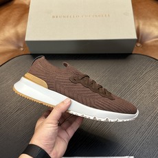 Brunello Cucinelli针织运动鞋珍贵纱启发了新运动鞋的设计,全棉针织鞋面以现代方式诠释经典款式。半抛光小牛 Brunello Cucinelli针织运动鞋珍贵纱启发了新运动鞋的设计,全棉针织鞋面以现代方式诠释经典款式。半抛光小牛