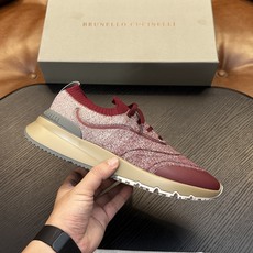 Brunello Cucinelli针织运动鞋珍贵纱启发了新运动鞋的设计,全棉针织鞋面以现代方式诠释经典款式。半抛光小牛 Brunello Cucinelli针织运动鞋珍贵纱启发了新运动鞋的设计,全棉针织鞋面以现代方式诠释经典款式。半抛光小牛