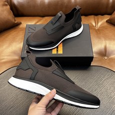热卖款!杰尼亚 休闲运动鞋 这款 TriPle Stitch™ 低帮运动鞋以柔软的牛皮搭配麂皮制成,为休闲鞋履注入精致格 热卖款!杰尼亚 休闲运动鞋 这款 TriPle Stitch™ 低帮运动鞋以柔软的牛皮搭配麂皮制成,为休闲鞋履注入精致格