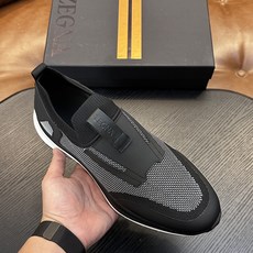 热卖款!杰尼亚 休闲运动鞋 这款 TriPle Stitch™ 低帮运动鞋以柔软的牛皮搭配麂皮制成,为休闲鞋履注入精致格 热卖款!杰尼亚 休闲运动鞋 这款 TriPle Stitch™ 低帮运动鞋以柔软的牛皮搭配麂皮制成,为休闲鞋履注入精致格