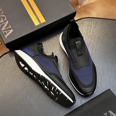 热卖款!杰尼亚 休闲运动鞋 这款 TriPle Stitch™ 低帮运动鞋以柔软的牛皮搭配麂皮制成,为休闲鞋履注入精致格 热卖款!杰尼亚 休闲运动鞋 这款 TriPle Stitch™ 低帮运动鞋以柔软的牛皮搭配麂皮制成,为休闲鞋履注入精致格