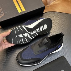 热卖款!杰尼亚 休闲运动鞋 这款 TriPle Stitch™ 低帮运动鞋以柔软的牛皮搭配麂皮制成,为休闲鞋履注入精致格 热卖款!杰尼亚 休闲运动鞋 这款 TriPle Stitch™ 低帮运动鞋以柔软的牛皮搭配麂皮制成,为休闲鞋履注入精致格