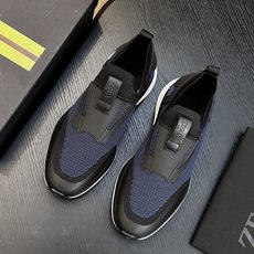 热卖款!杰尼亚 休闲运动鞋 这款 TriPle Stitch™ 低帮运动鞋以柔软的牛皮搭配麂皮制成,为休闲鞋履注入精致格 热卖款!杰尼亚 休闲运动鞋 这款 TriPle Stitch™ 低帮运动鞋以柔软的牛皮搭配麂皮制成,为休闲鞋履注入精致格