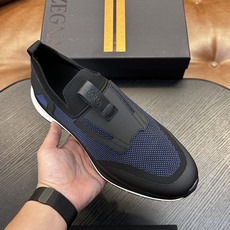 热卖款!杰尼亚 休闲运动鞋 这款 TriPle Stitch™ 低帮运动鞋以柔软的牛皮搭配麂皮制成,为休闲鞋履注入精致格 热卖款!杰尼亚 休闲运动鞋 这款 TriPle Stitch™ 低帮运动鞋以柔软的牛皮搭配麂皮制成,为休闲鞋履注入精致格