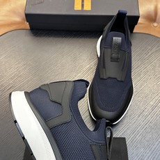 热卖款!杰尼亚 休闲运动鞋 这款 TriPle Stitch™ 低帮运动鞋以柔软的牛皮搭配麂皮制成,为休闲鞋履注入精致格 热卖款!杰尼亚 休闲运动鞋 这款 TriPle Stitch™ 低帮运动鞋以柔软的牛皮搭配麂皮制成,为休闲鞋履注入精致格