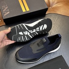 热卖款!杰尼亚 休闲运动鞋 这款 TriPle Stitch™ 低帮运动鞋以柔软的牛皮搭配麂皮制成,为休闲鞋履注入精致格 热卖款!杰尼亚 休闲运动鞋 这款 TriPle Stitch™ 低帮运动鞋以柔软的牛皮搭配麂皮制成,为休闲鞋履注入精致格