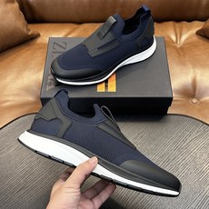 热卖款!杰尼亚 休闲运动鞋 这款 TriPle Stitch™ 低帮运动鞋以柔软的牛皮搭配麂皮制成,为休闲鞋履注入精致格 热卖款!杰尼亚 休闲运动鞋 这款 TriPle Stitch™ 低帮运动鞋以柔软的牛皮搭配麂皮制成,为休闲鞋履注入精致格
